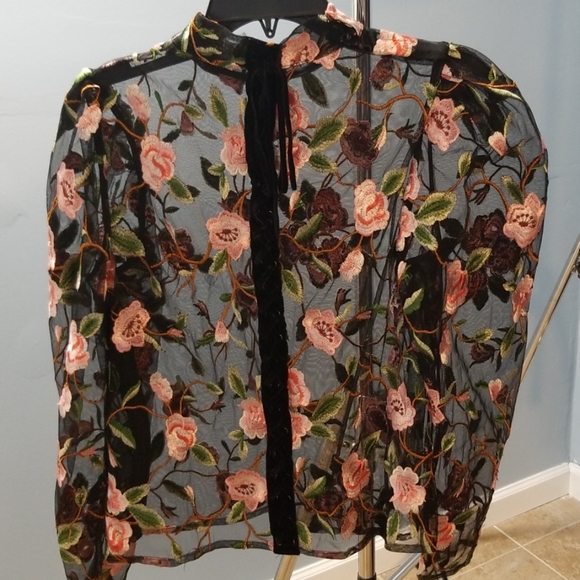 Blouse - Picture 2 of 3